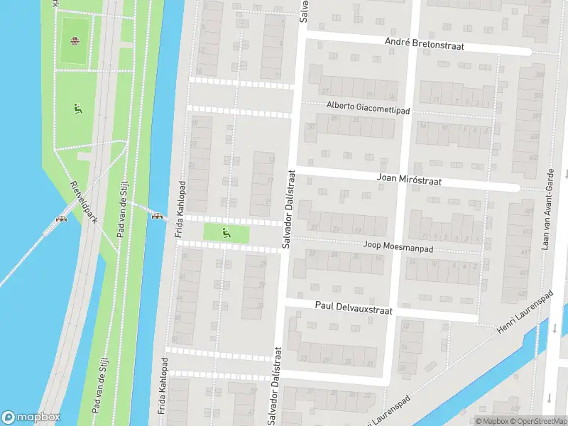 Brandweer met gepaste spoed naar de Salvador Dalístraat in Rotterdam vanwege een buitenbrand