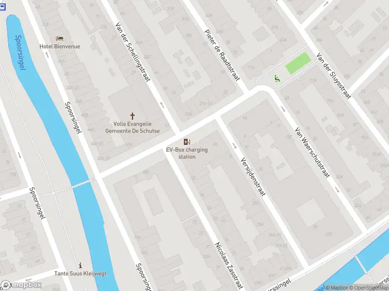 Ambulance met grote spoed naar de Provenierssingel in Rotterdam