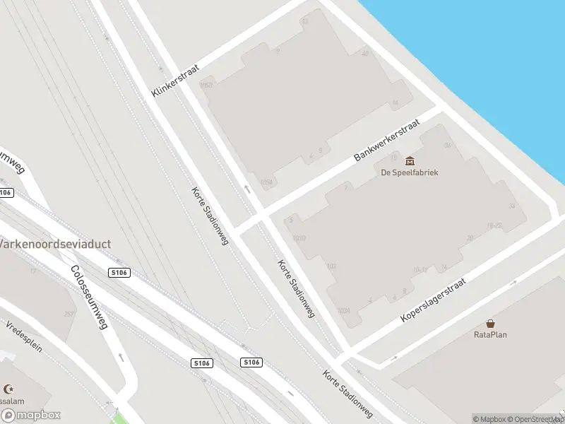 Brandweer met gepaste spoed naar de Bankwerkerstraat in Rotterdam