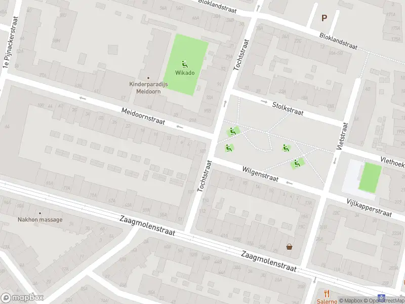 Ambulance met gepaste spoed naar de Tochtstraat in Rotterdam