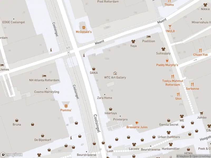 Ambulance met gepaste spoed naar de Beurstraverse in Rotterdam