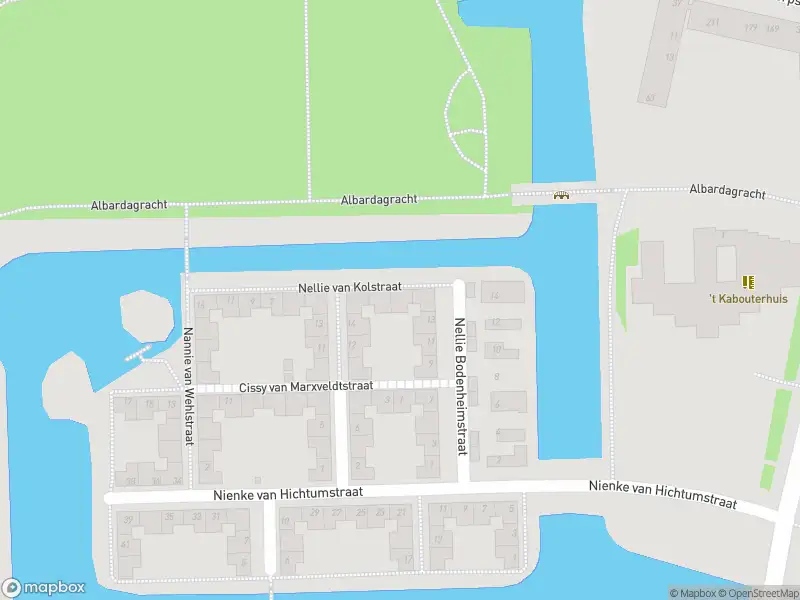 Ambulance met grote spoed naar de Nellie van Kolstraat in Amsterdam