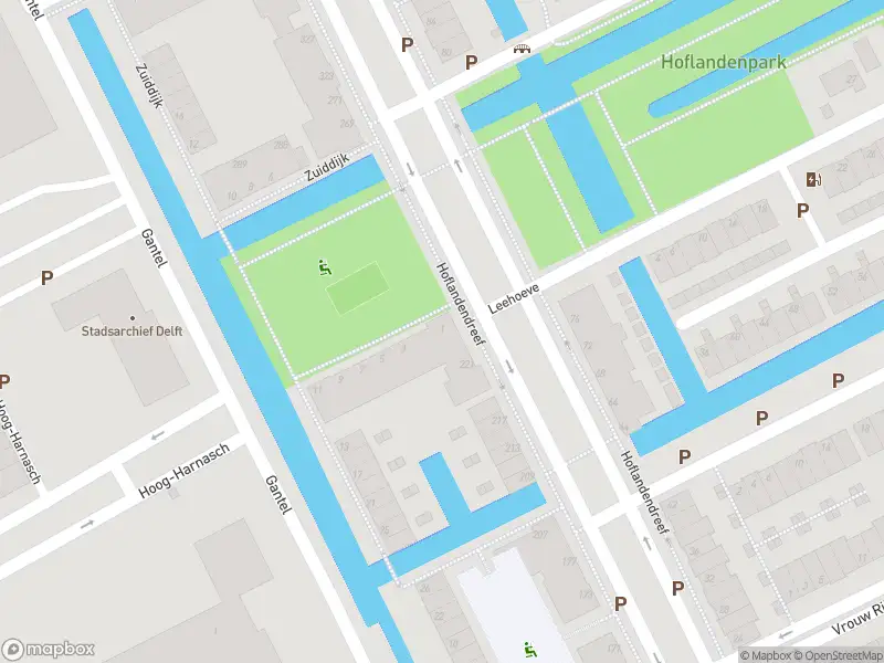 Ambulance met grote spoed naar de Broederstiende in Delft