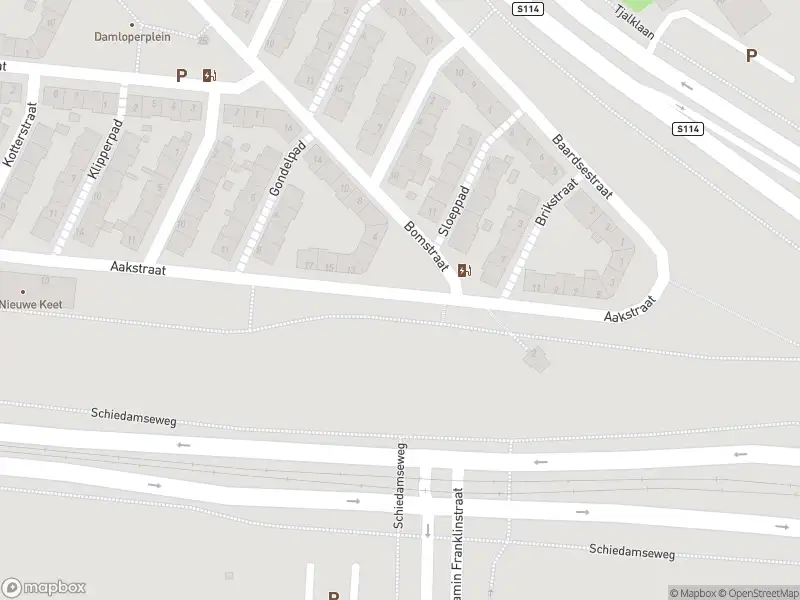 Ambulance met gepaste spoed naar de Aakstraat in Rotterdam