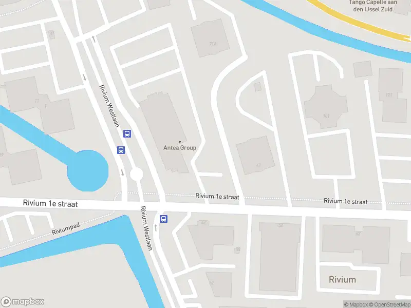 Ambulance met gepaste spoed naar de Rivium 1e straat in Capelle aan den IJssel