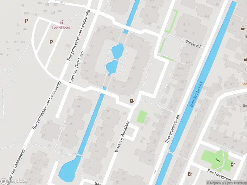 Ambulance met grote spoed naar de Godfried Bomanslaan in Heemstede