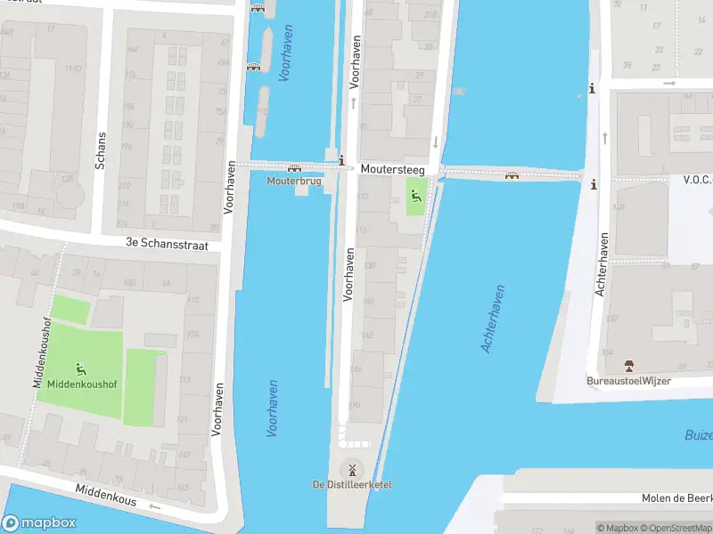 Ambulance met grote spoed naar de Voorhaven in Rotterdam