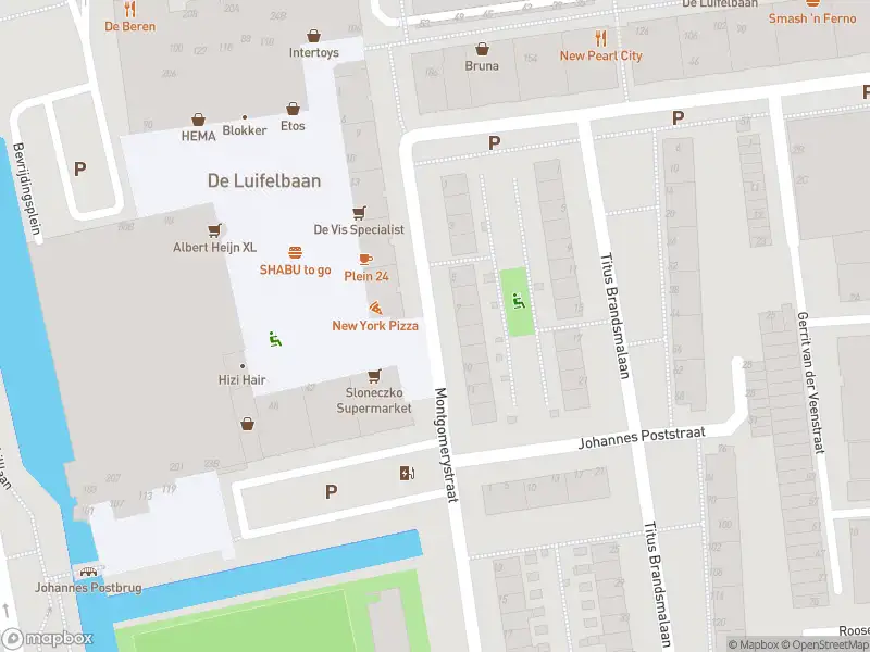 Ambulance met grote spoed naar de Bachstraat in Leiden