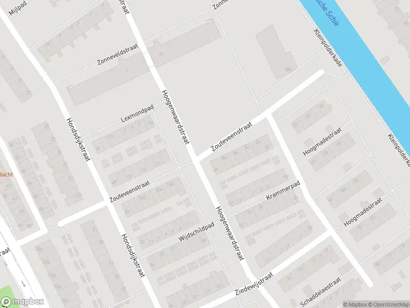 Ambulance met grote spoed naar de Zouteveenstraat in Rotterdam