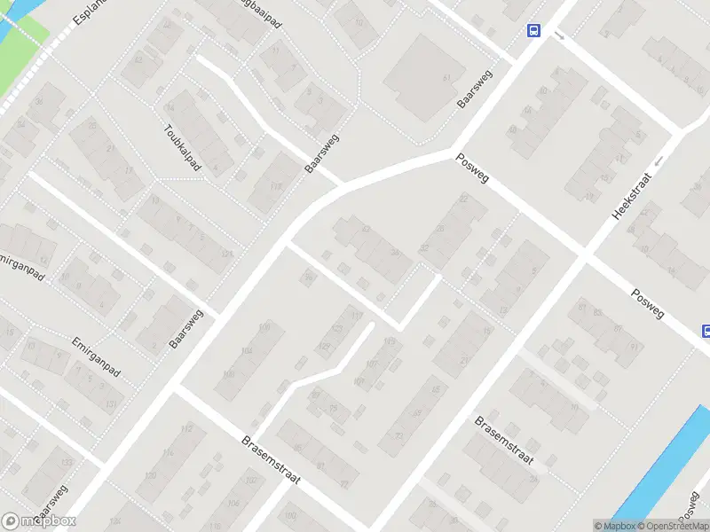 Ambulance met gepaste spoed naar de Baarsweg in Hoogvliet Rotterdam