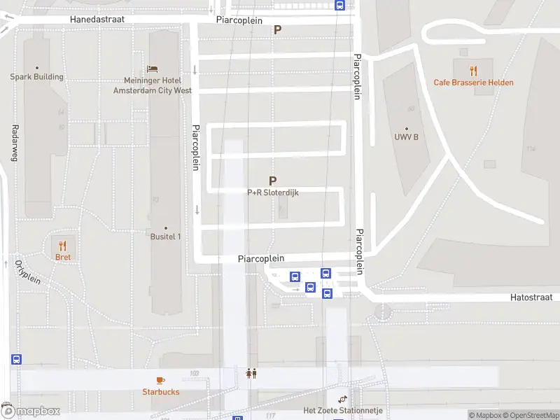 Ambulance met grote spoed naar de Piarcoplein in Amsterdam