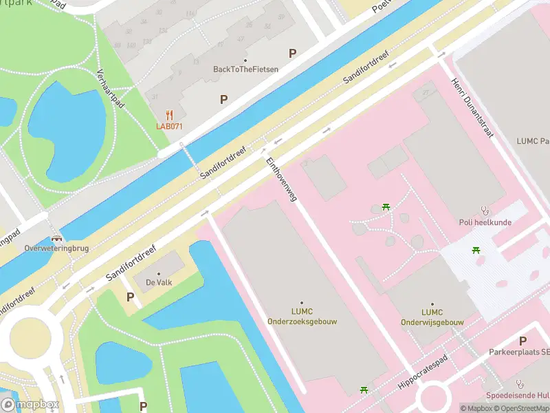 Ambulance met grote spoed naar de Albinusdreef in Leiden