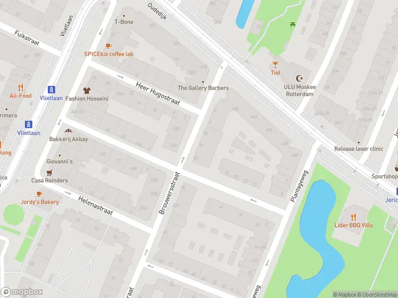 Ambulance met grote spoed naar de Brouwersstraat in Rotterdam