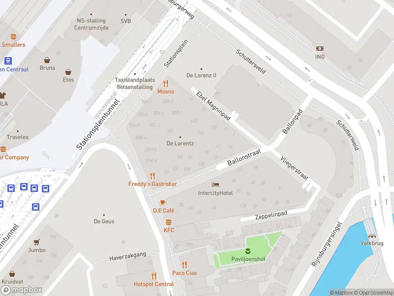 Ambulance met gepaste spoed naar de Ballonstraat in Leiden