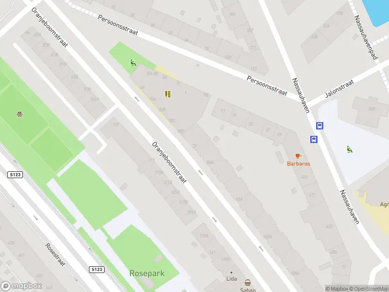 Ambulance met grote spoed naar de Oranjeboomstraat in Rotterdam