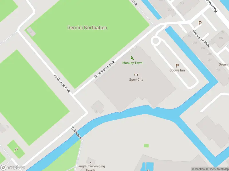 Ambulance met grote spoed naar de Groenhovenpark in Gouda