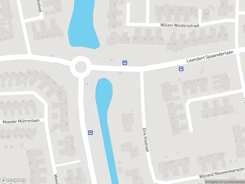 Ambulance met grote spoed naar de Dirk Visstraat in Volendam