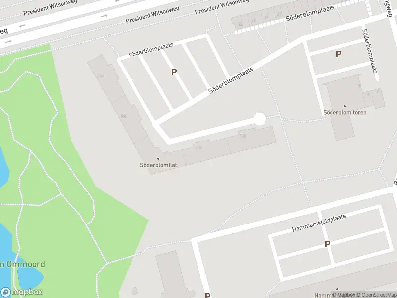 Ambulance met grote spoed naar de Söderblomplaats in Rotterdam