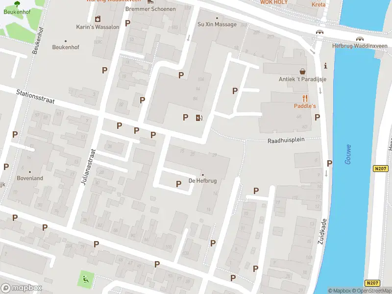 Ambulance met gepaste spoed naar de Raadhuisplein in Waddinxveen