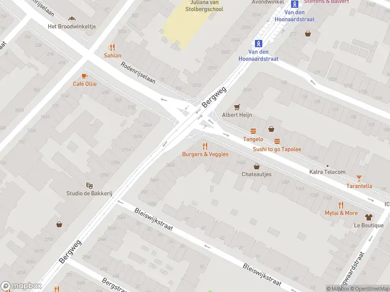 Ambulance met grote spoed naar de Bergweg in Rotterdam