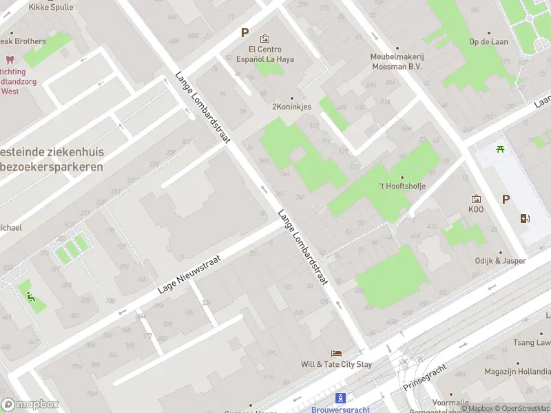 Ambulance met grote spoed naar de Lange Lombardstraat in 's-Gravenhage