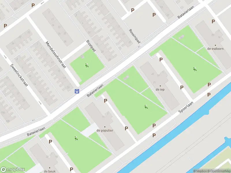 Ambulance met grote spoed naar de De Meidoorn in Nieuwerkerk aan den IJssel