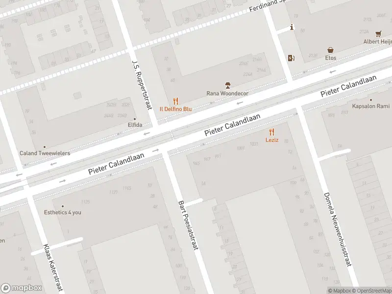 Ambulance met gepaste spoed naar de Bart Poesiatstraat in Amsterdam