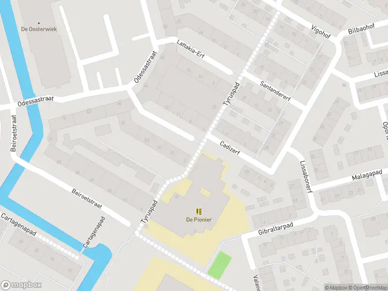 Ambulance met grote spoed naar de Tangererf in Rotterdam