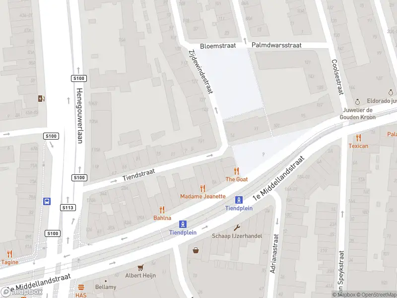 Ambulance met gepaste spoed naar de Tiendstraat in Rotterdam