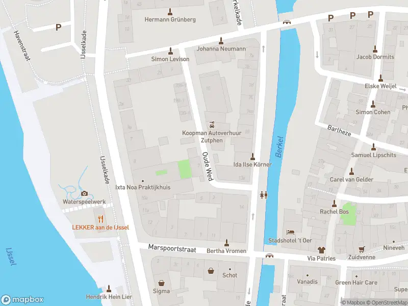 Brandweer met gepaste spoed naar de Oude Wed in Zutphen vanwege afhijsen patient