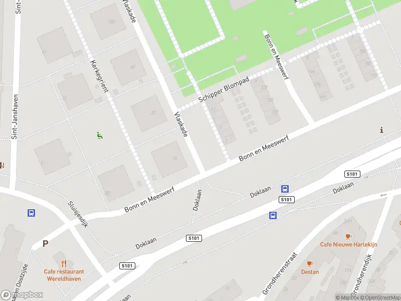 Ambulance met grote spoed naar de Vlaskade in Rotterdam