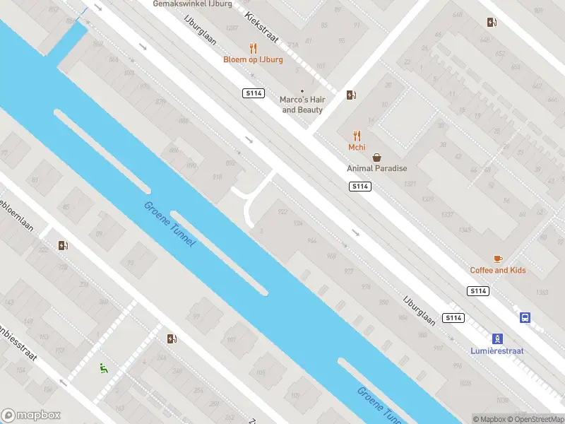 Ambulance met gepaste spoed naar de IJburglaan in Amsterdam