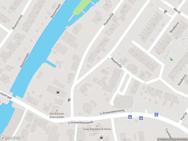 Ambulance met grote spoed naar de Hoeksedijk in Maasdam