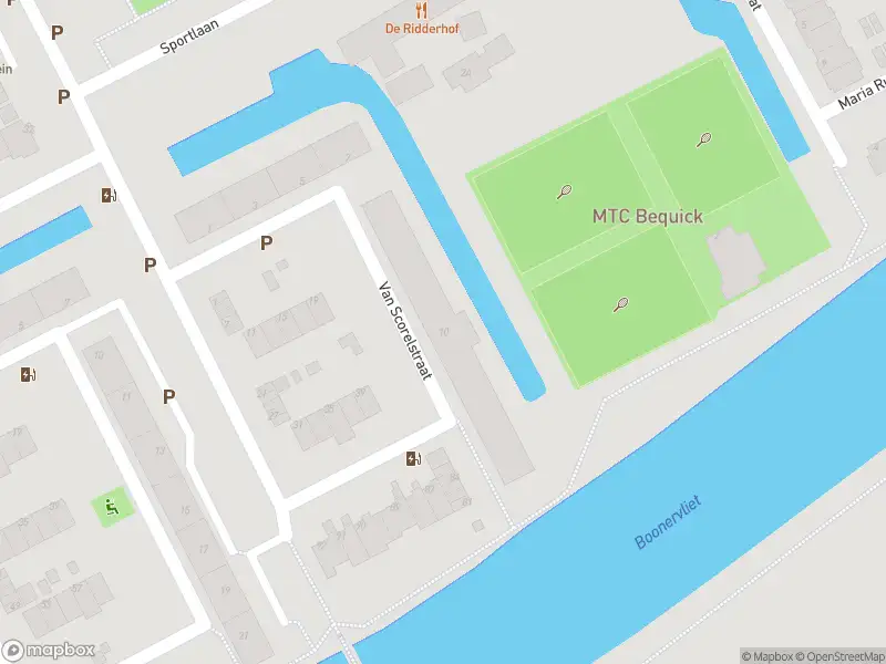 Ambulance met grote spoed naar de Van Scorelstraat in Maassluis