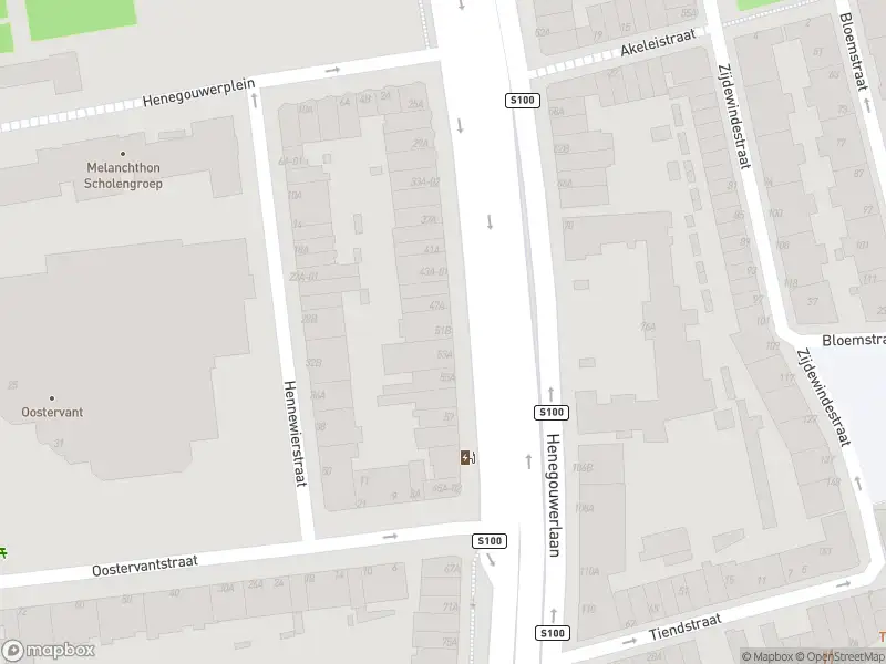 Ambulance met gepaste spoed naar de Henegouwerlaan in Rotterdam