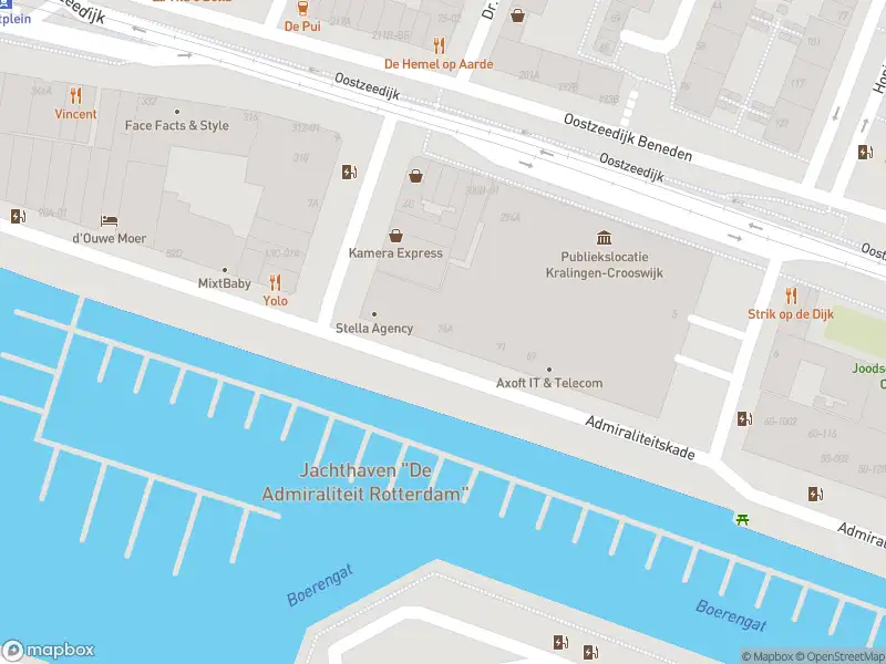 Ambulance met grote spoed naar de Admiraliteitskade in Rotterdam