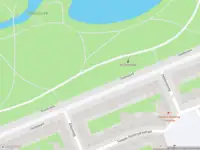 Ambulance met grote spoed naar de Kastanjeplein in Amsterdam