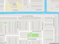 Ambulance met grote spoed naar de Pieter van der Meulenhof in Amsterdam