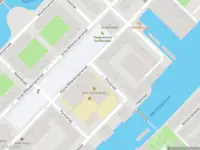 Ambulance met gepaste spoed naar de Poolstraat in Amsterdam