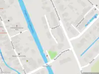 Ambulance met grote spoed naar de Ringvaarterf in Zevenhuizen