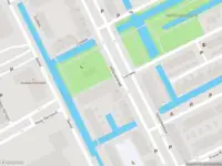Ambulance met grote spoed naar de Broederstiende in Delft