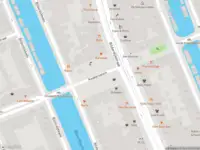Ambulance met gepaste spoed naar de Kwakersplein in Amsterdam