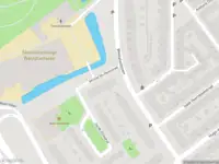 Ambulance met gepaste spoed naar de Michiel ten Hovestraat in Delft