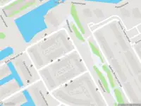 Ambulance met grote spoed naar de Anna Vockstraat in Amsterdam