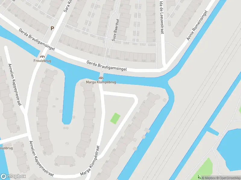 Ambulance met gepaste spoed naar de Marga Klompéstraat in Leiden