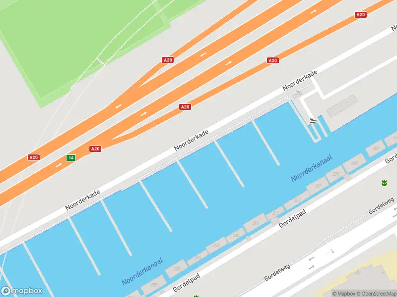 Ambulance met grote spoed naar de Noorderkade in Rotterdam