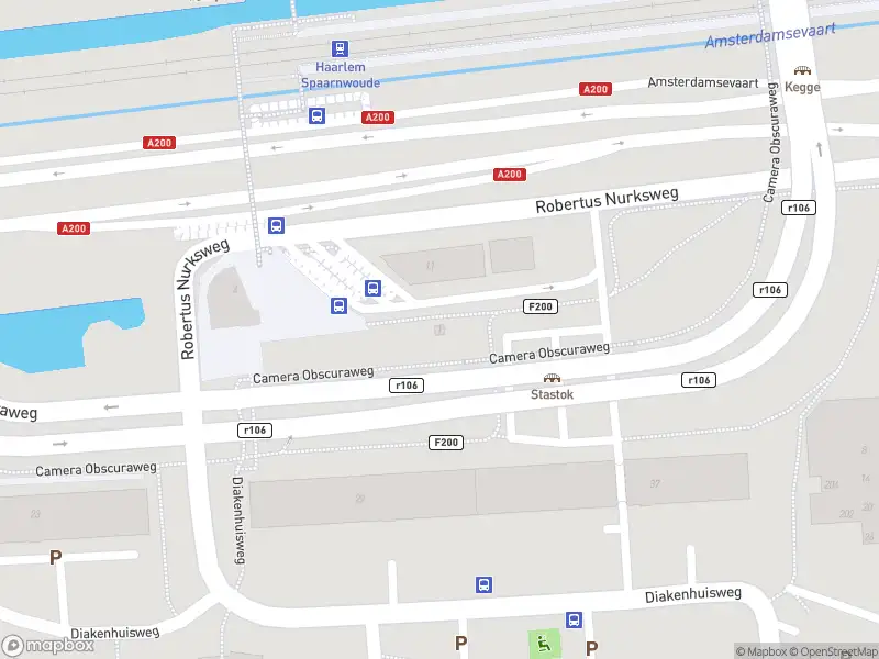 Ambulance met grote spoed naar de Robertus Nurksweg in Haarlem