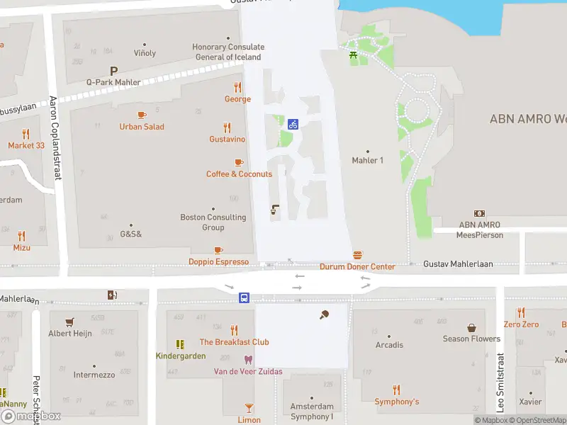 Brandweer met gepaste spoed naar de Gustav Mahlerplein in Amsterdam vanwege een liftopsluiting