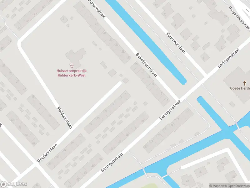 Ambulance met grote spoed naar de Sleedoornlaan in Ridderkerk