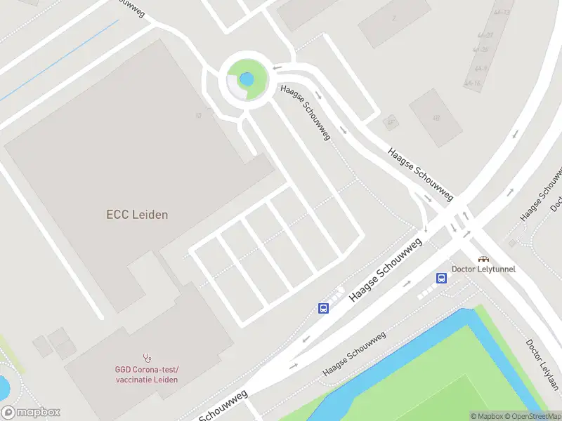 Politie met grote spoed naar de Haagse Schouwweg in Leiden vanwege steekincident